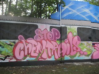 All aboard the Stop chemtrails train!